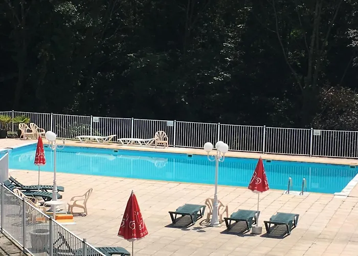 Les Et Parc De Paletes Hotel *